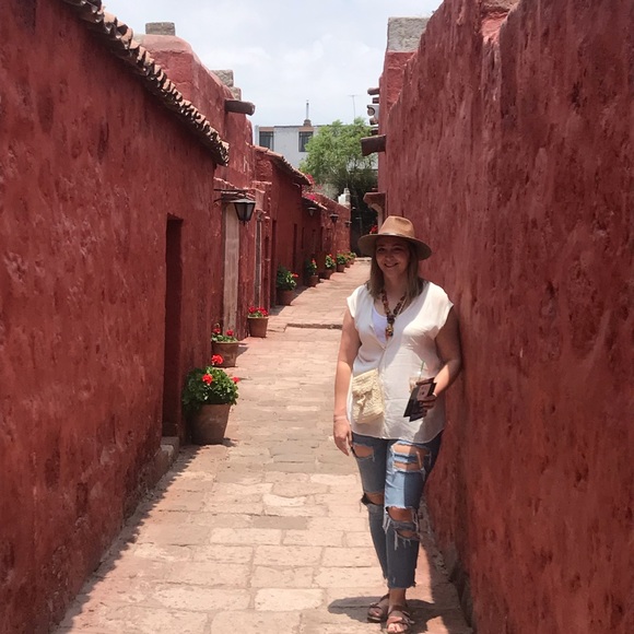 Meet your Posher, Lynnette - Picture 3 of 7